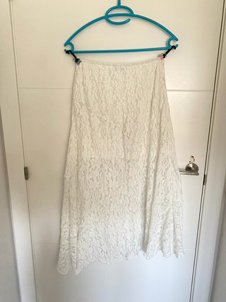 Falda larga encaje blanco Bershka