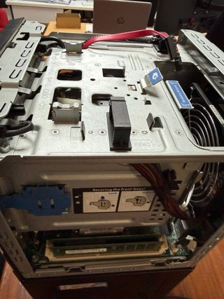 Servidor HP ProLiant MicroServer Gen8