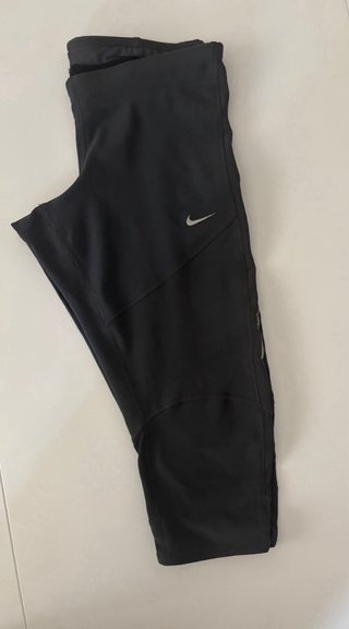 Pantalón deportivo Nike gris capri