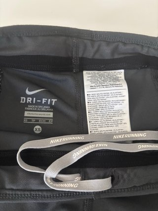 Pantalón deportivo Nike gris capri