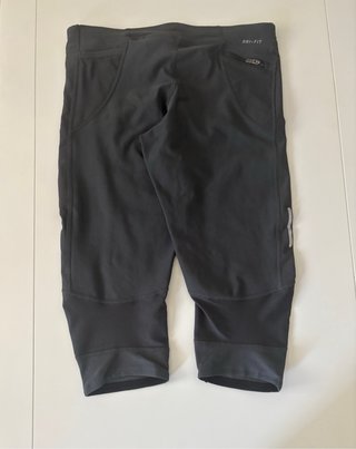 Pantalón deportivo Nike gris capri