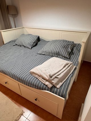 Diván cama Ikea blanco con cajones
