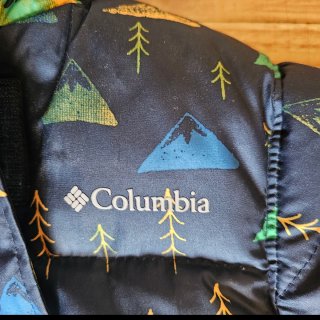 Mono plumífero bebé Columbia montaña