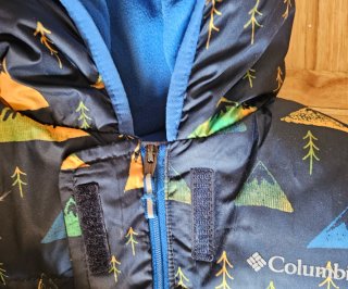 Mono plumífero bebé Columbia montaña