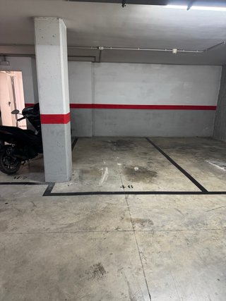 Parking coche y moto.