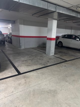 Parking coche y moto.