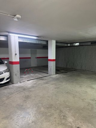 Parking coche y moto.