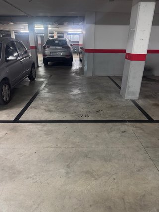 Parking coche y moto.