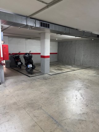 Parking coche y moto.