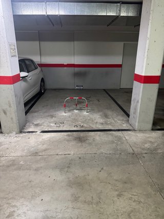 Parking coche y moto.