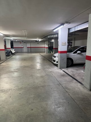 Parking coche y moto.