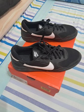 Zapatillas Nike Negras y Blancas