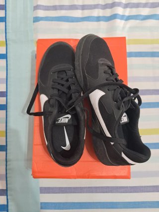 Zapatillas Nike Negras y Blancas