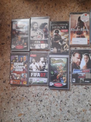 Lote 7 juegos PSP y se venden sueltos a 7 e
