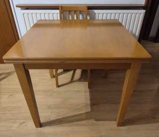 Mueble, vitrina y mesa comedor madera color cerezo