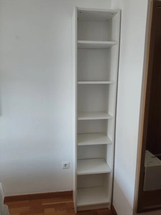 Estantería Billy Ikea blanca.