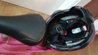 Bicicleta infantil rosa con ruedines