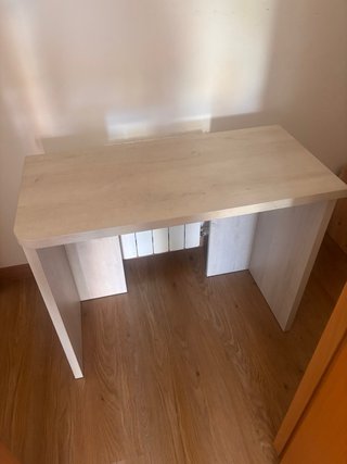 Escritorio infantil 45x93cm madera. De alto 75cm
