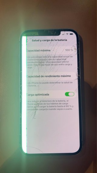 iPhone 13 azul con 100% de bateria