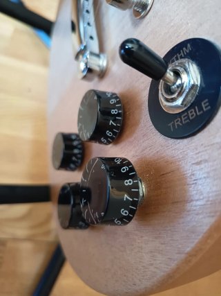 Harley Benton DC ( tipo SG ) Alnico 5, coil-split