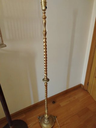 Lámpara de pie de bronce
