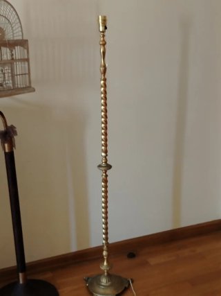 Lámpara de pie de bronce