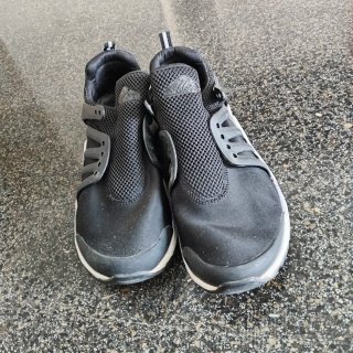 Zapatillas negras sin cordones
