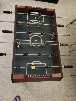 Futbolín de madera Largo: 90 Ancho: 50 Alto: 70