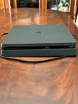 Consola PS4 Slim Negra dos mandos