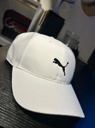 Gorra Puma Blanca con etiqueta nueva