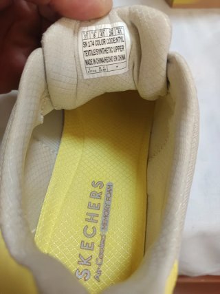 Skechers Pearlescent Path Beige/Amarillo