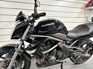 Kawasaki Naked Negra ER 6 N