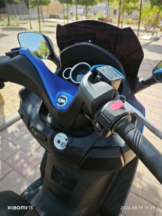 SYM 300i Maxi Scooter Azul