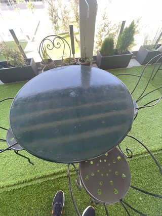 Mesa y 4 sillas de exterior de hierro