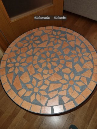 Mesa redonda mosaico terracota y metal