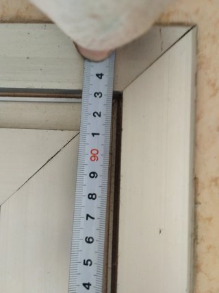 Ventana de baño con persiana