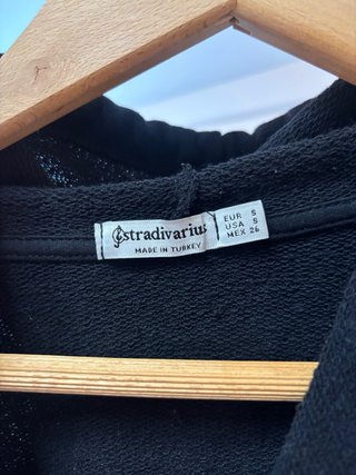 Sudadera negra oversize - Talla S/M/L (ver puesta)