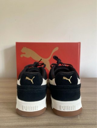 Zapatillas Puma Court Classico SD Negras y Blancas
