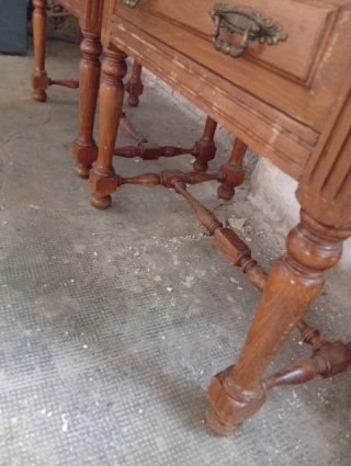 Mesitas de noche de madera y mármol
