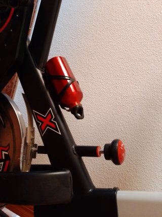 Bicicleta Estática Negra y Roja