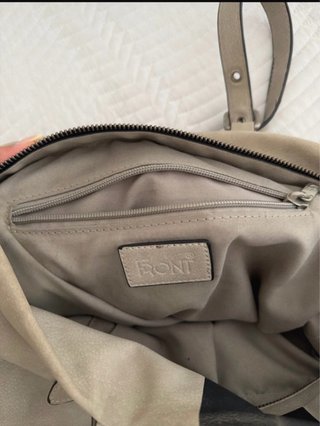 Bolso de hombro beige y negro