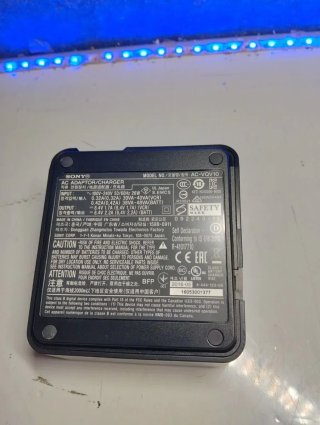 Sony AC-VQV10 Cargador Doble y Adaptador de Corriente para Baterías InfoLITHIUM