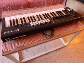 Teclado Controlador Novation Launchkey 49 MK2