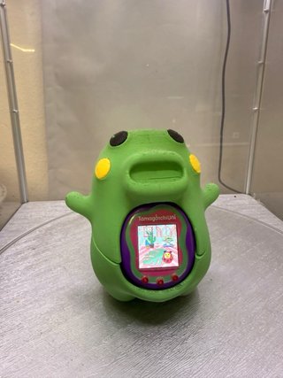 Tamagotchi Uni Morado con Soporte Kuchipatchi
