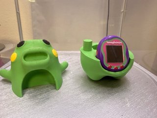 Tamagotchi Uni Morado con Soporte Kuchipatchi