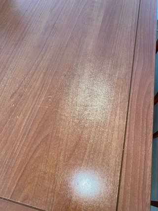 Mesa de comedor de madera