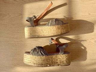 Sandalias Boohoo Rayas Azul Marino y Blanco N36