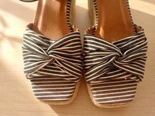 Sandalias Boohoo Rayas Azul Marino y Blanco N36