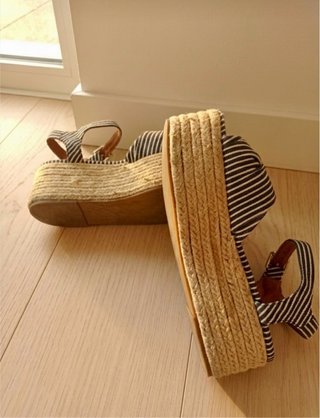 Sandalias Boohoo Rayas Azul Marino y Blanco N36