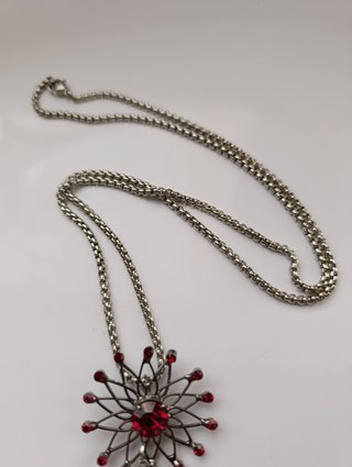 Collana con croce gotica e zirconi rossi